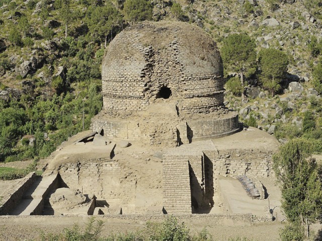 Amlok Dara Stupa